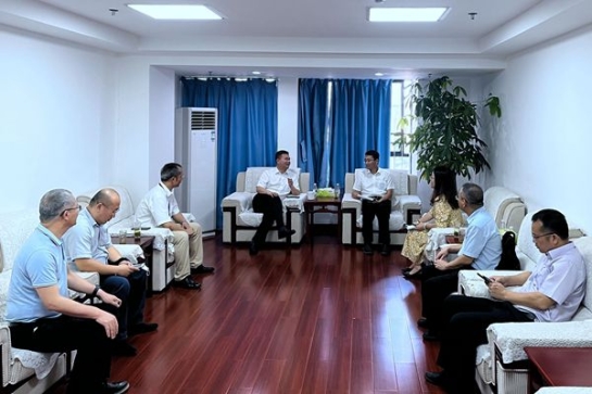 郵儲銀行廣西區(qū)分行黨委委員、 副行長高山一行到中小擔(dān)保座談交流